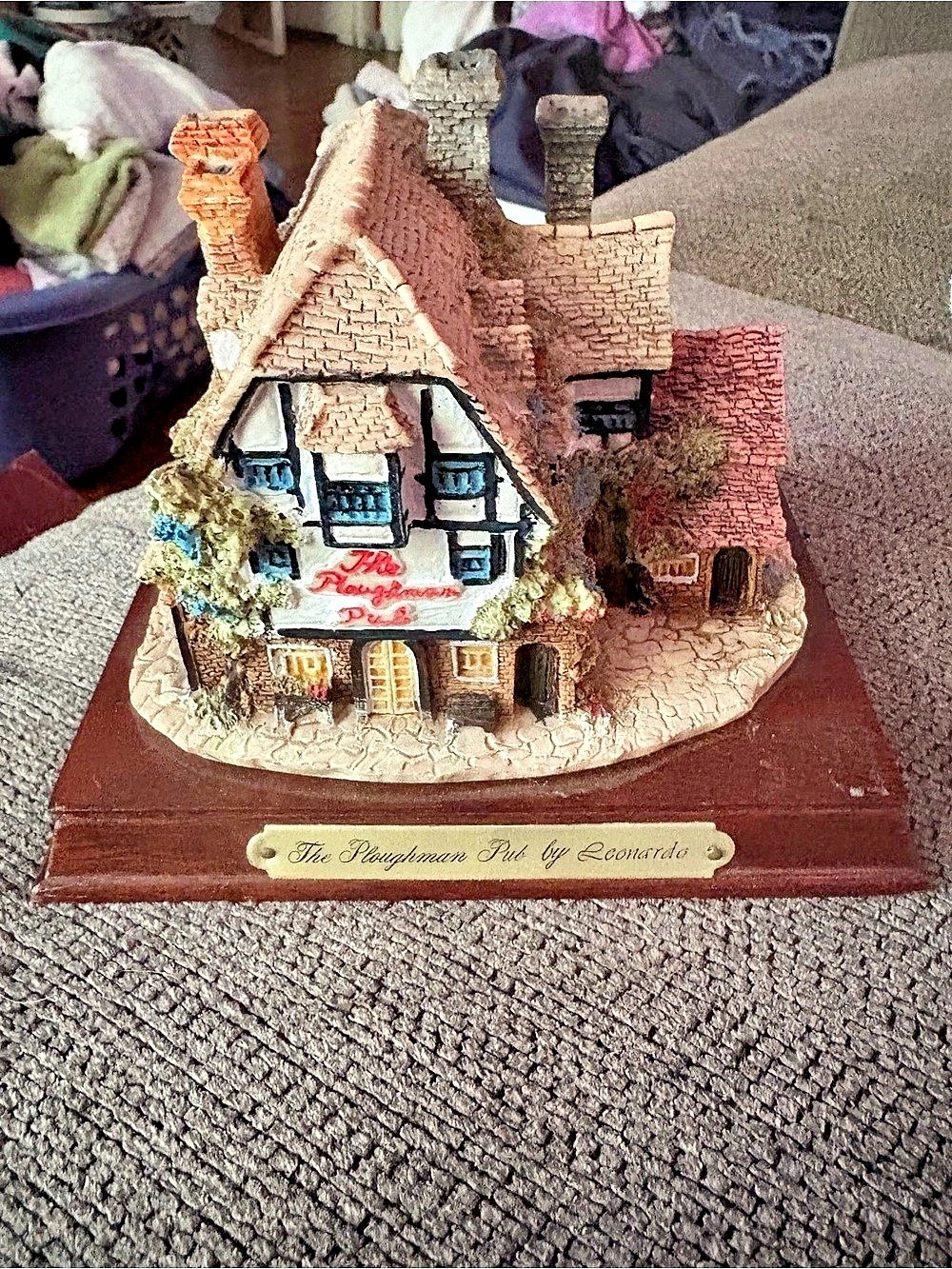 Vintage 1986 "The Ploughman Pub" Miniature Figurine - Picture 2 of 6